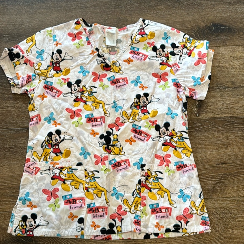 Disney scrub‎ top small
